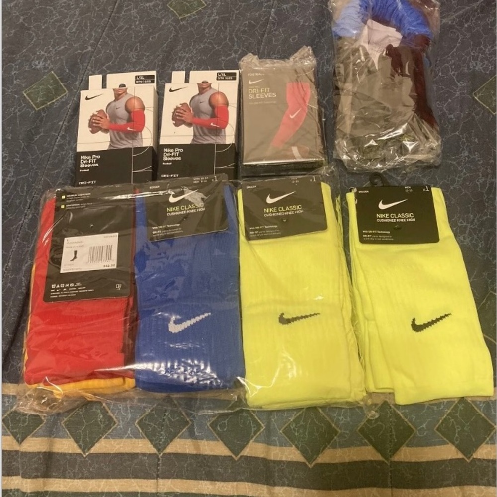 New Mens Nike Dri-Fit accessories lot - size L/XL ; One Size, Socks & Sleeves